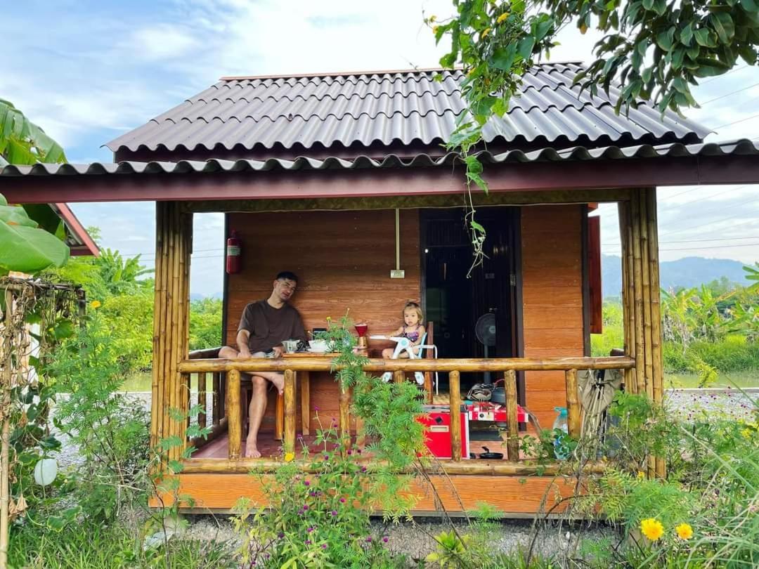 Nana Bungalows Ban Tan 객실 사진